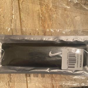 Nike headband black one size fits all
